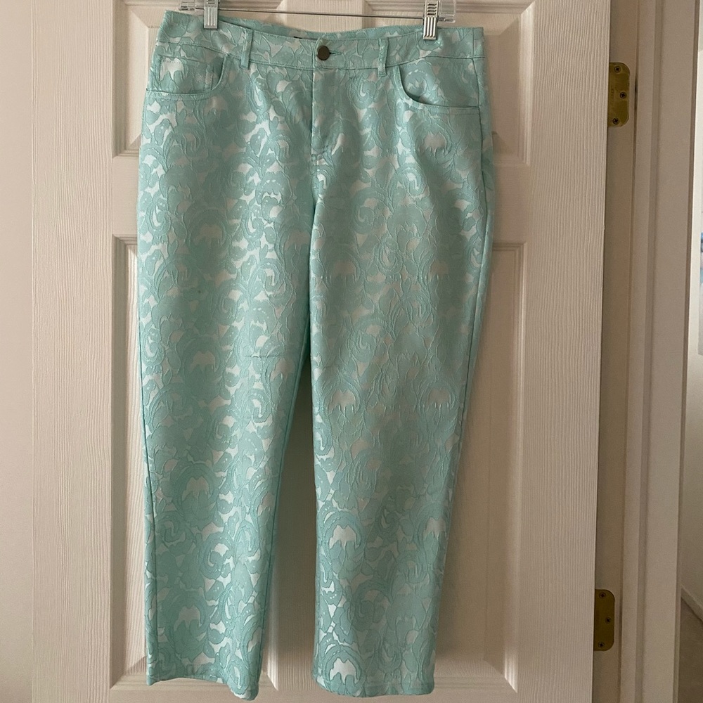 Capri pants